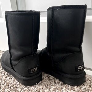 UGG women’s waterproof mid boots black